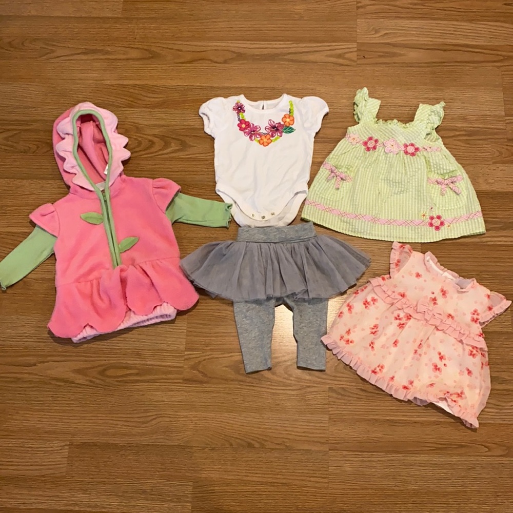 Baby girl 3-6M 5 pieces clothes bundle